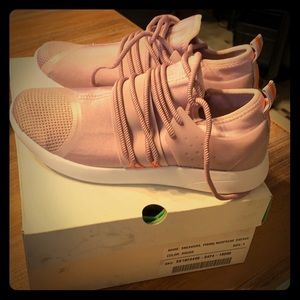 Fabletic cross trainer shoes